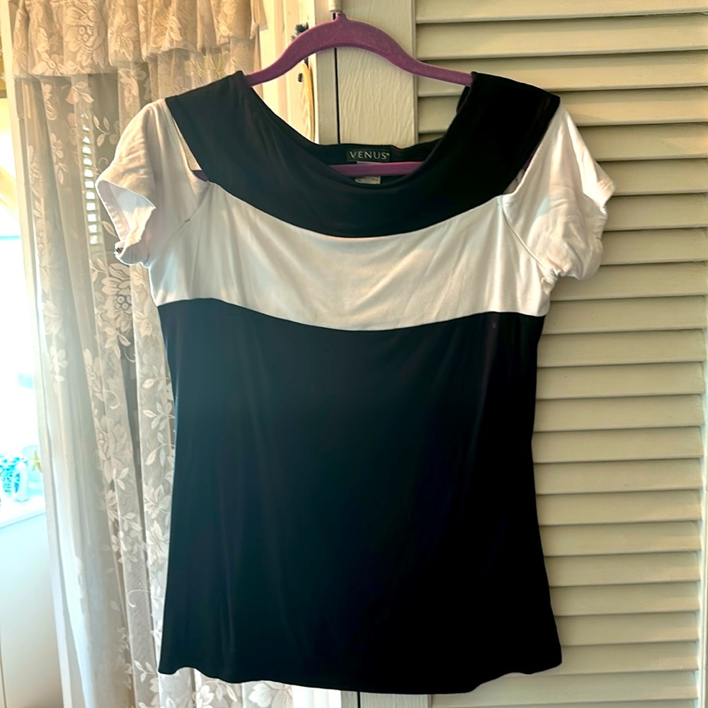 Venus top like new